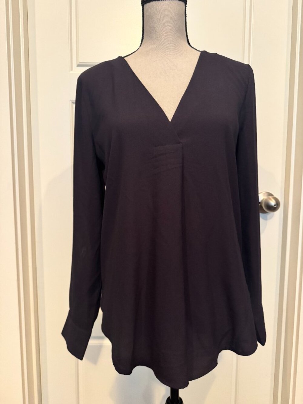 Ann Taylor Popover Navy Blue V-Neck Sz M LS Excellent!